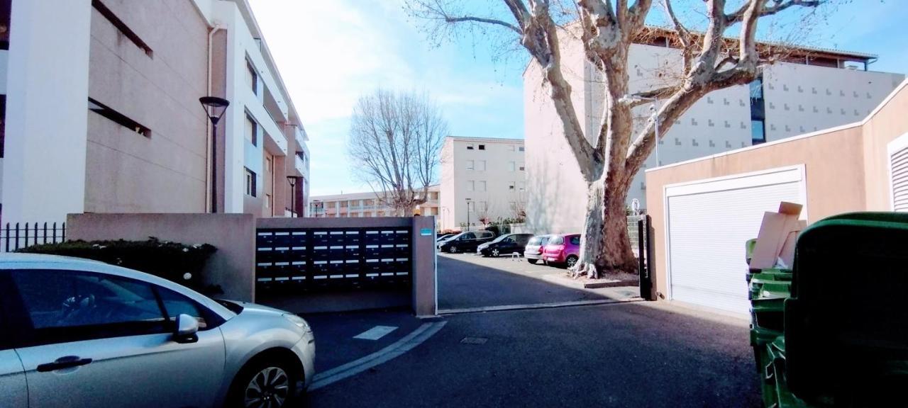Mambrillo Parking Netflix Disney Prime 아비뇽 외부 사진